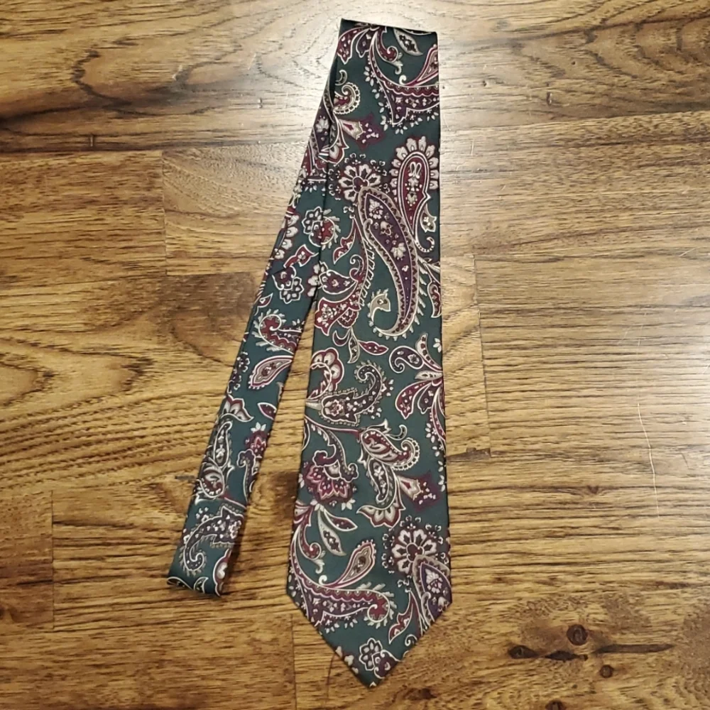 Mens Mario Valentino olive green & burgundy paisley tie